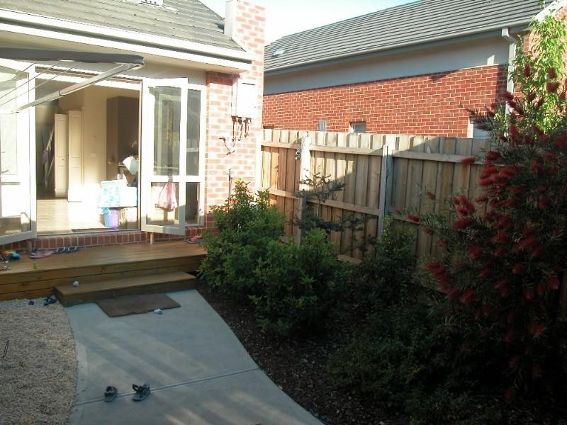 2/3 Nerissa Grove, Oak Park VIC 3046