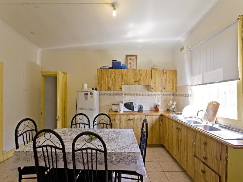 27 Queens Parade, Fawkner VIC 3060