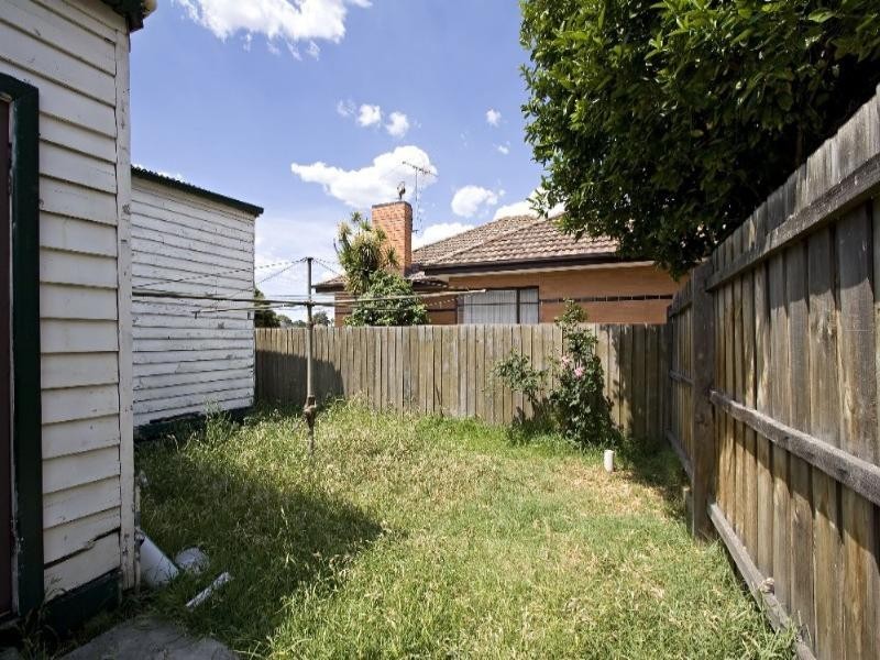 27 Queens Parade, Fawkner VIC 3060