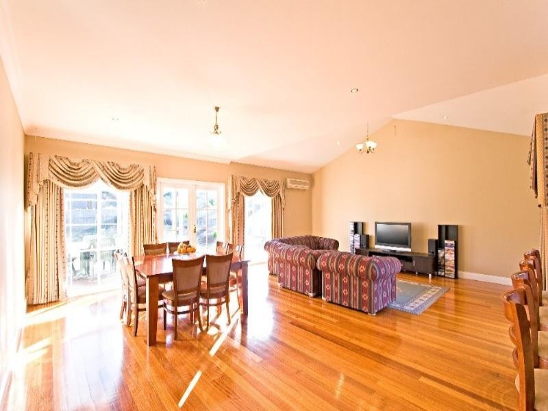 26 Hannah Pascoe Drive, Gowanbrae VIC 3043