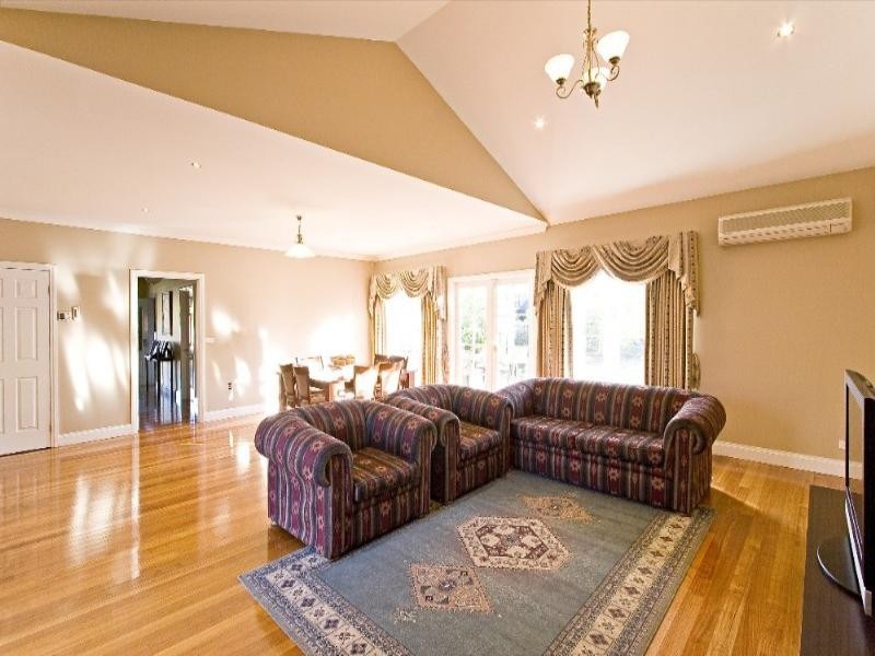 26 Hannah Pascoe Drive, Gowanbrae VIC 3043