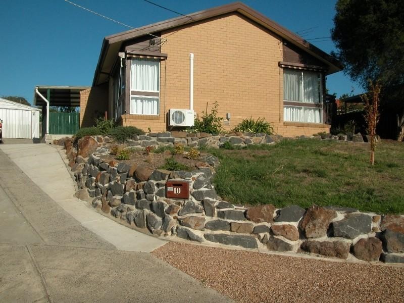 10 Lubeck Court, Meadow Heights VIC 3048