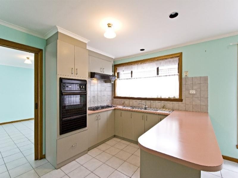 2 Conifer Court, Mill Park VIC 3082