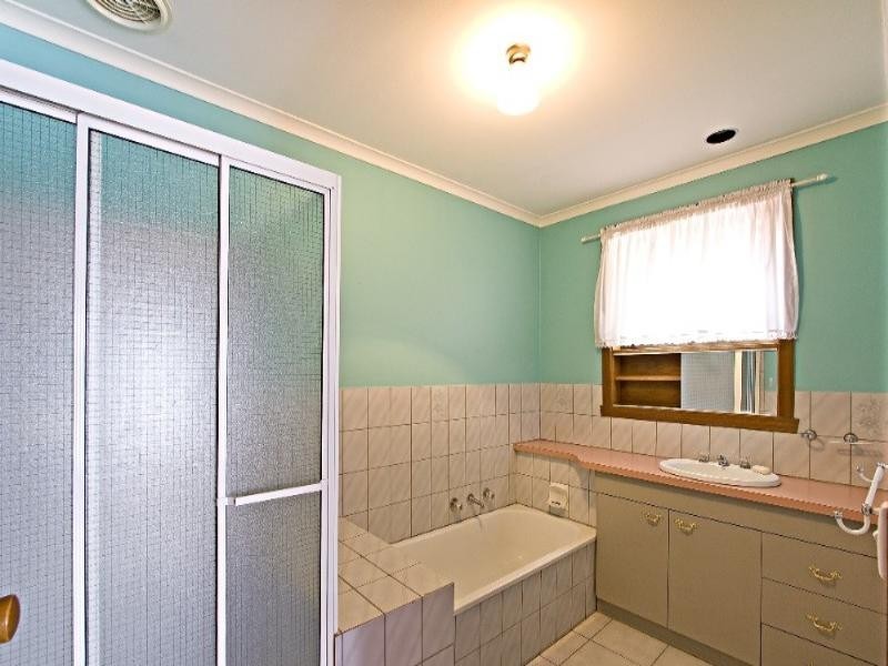 2 Conifer Court, Mill Park VIC 3082