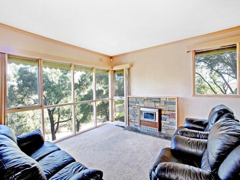 18 Cleve Road, Pascoe Vale South VIC 3044