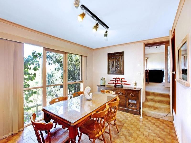 18 Cleve Road, Pascoe Vale South VIC 3044