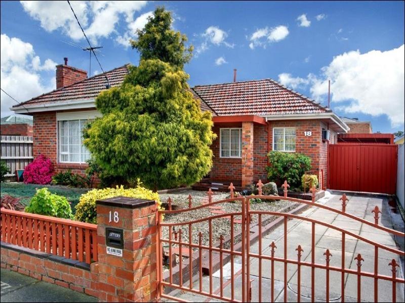 18 Winona Grove, Pascoe Vale South VIC 3044