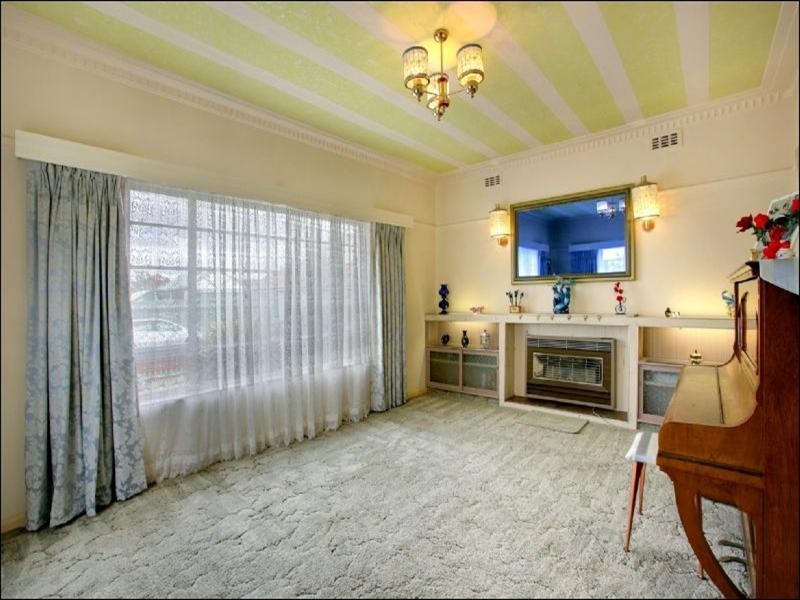 18 Winona Grove, Pascoe Vale South VIC 3044