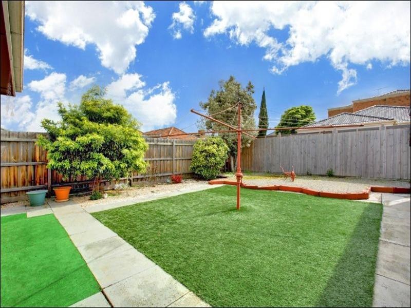 18 Winona Grove, Pascoe Vale South VIC 3044