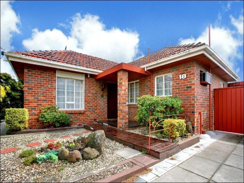 18 Winona Grove, Pascoe Vale South VIC 3044