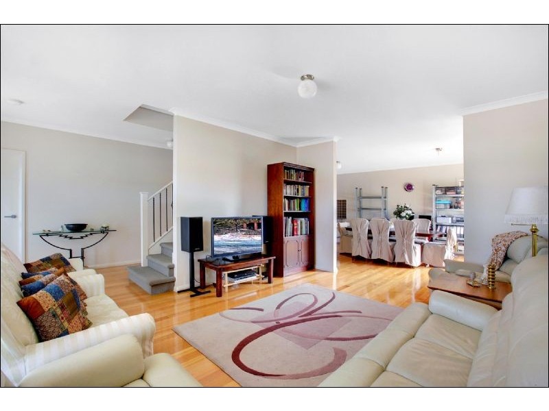 27 Reynolds Parade, Pascoe Vale South VIC 3044