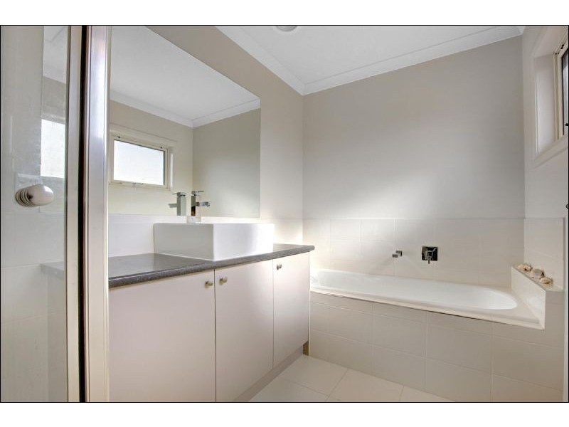 27 Reynolds Parade, Pascoe Vale South VIC 3044