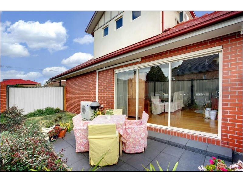 27 Reynolds Parade, Pascoe Vale South VIC 3044