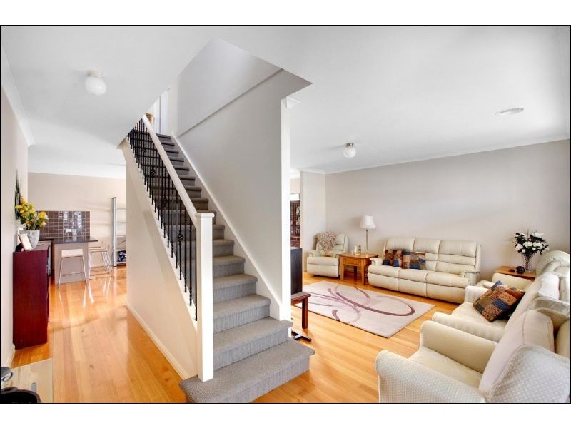 27 Reynolds Parade, Pascoe Vale South VIC 3044