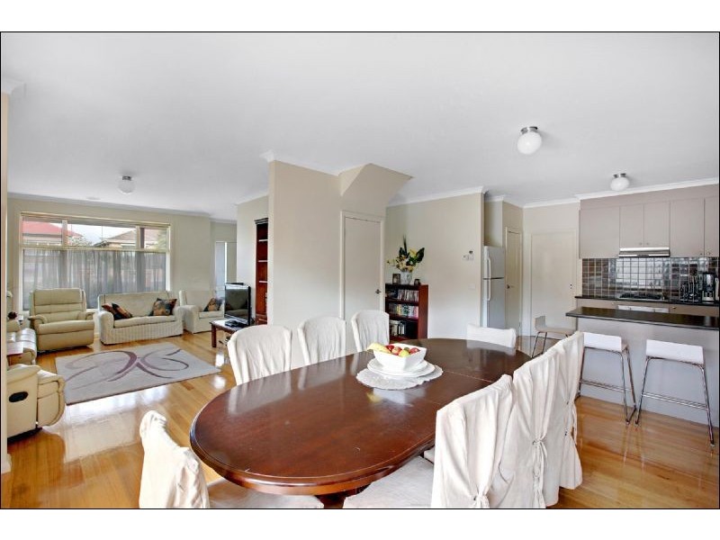 27 Reynolds Parade, Pascoe Vale South VIC 3044