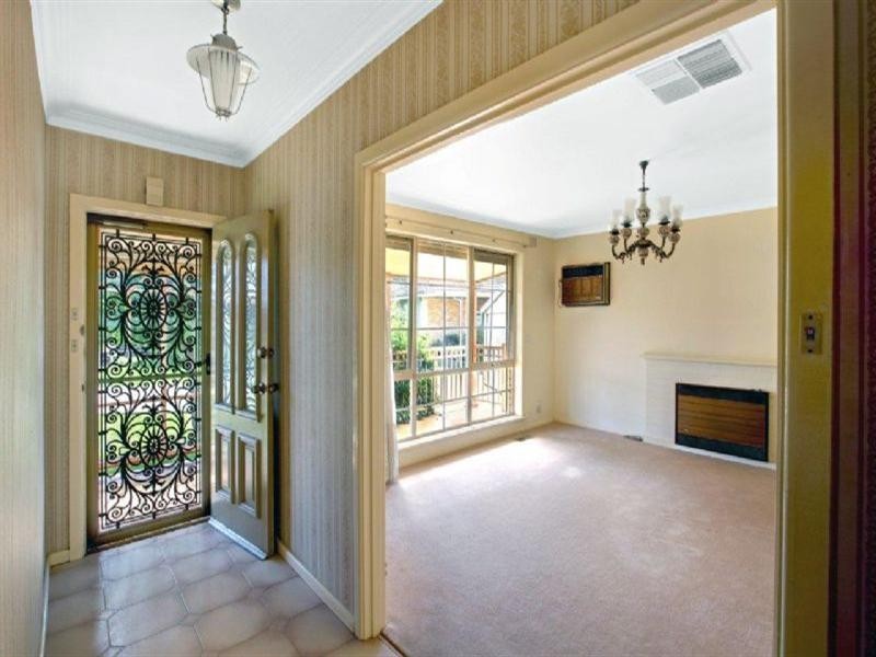 9 Wroxham Court, Fawkner VIC 3060