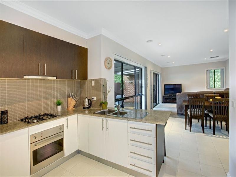 2/27 Dorset Road, Pascoe Vale VIC 3044