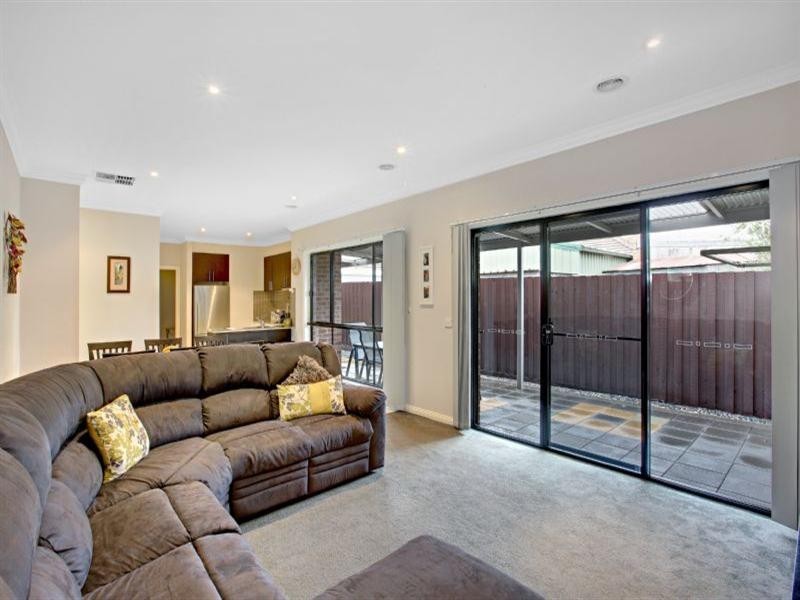 2/27 Dorset Road, Pascoe Vale VIC 3044