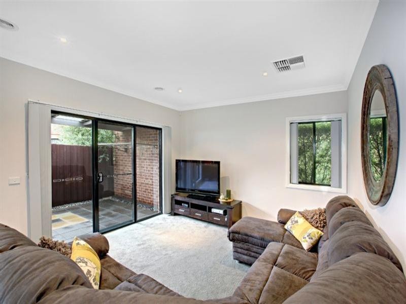 2/27 Dorset Road, Pascoe Vale VIC 3044