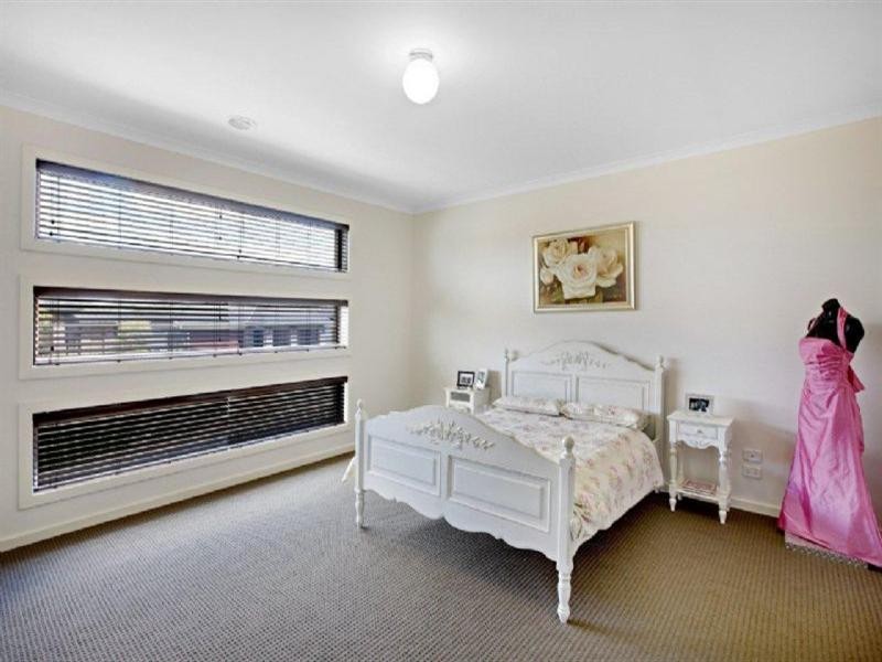26 Black Range Avenue, Craigieburn VIC 3064