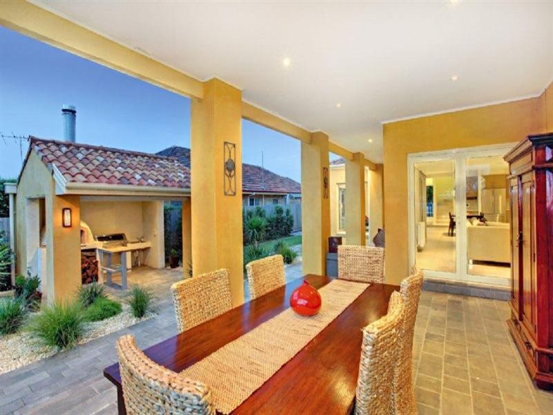 25 Hazel Grove, Pascoe Vale VIC 3044