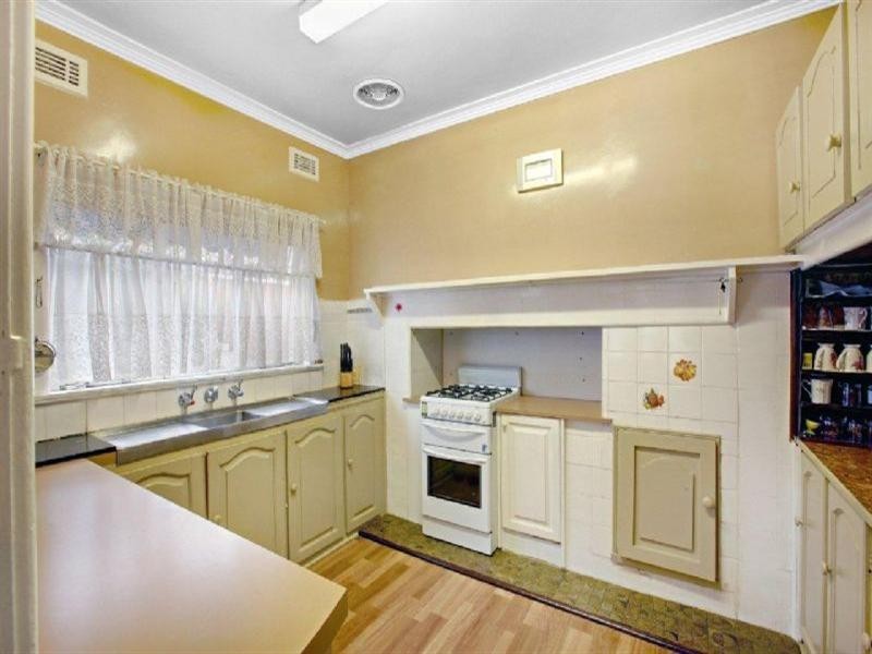 43 Disraeli Grove, Pascoe Vale South VIC 3044