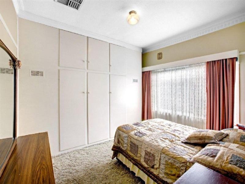 43 Disraeli Grove, Pascoe Vale South VIC 3044