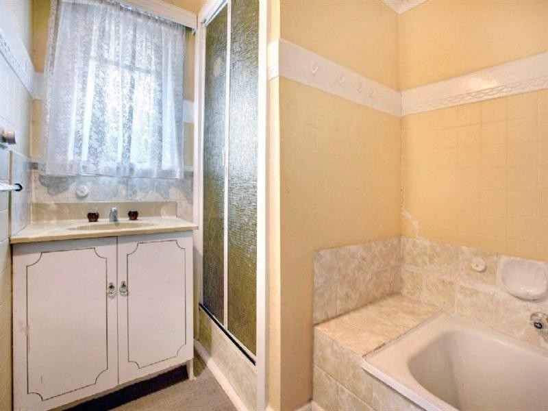 43 Disraeli Grove, Pascoe Vale South VIC 3044