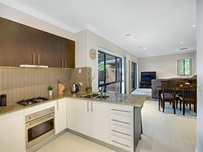 2/27 Dorset Road, Pascoe Vale VIC 3044