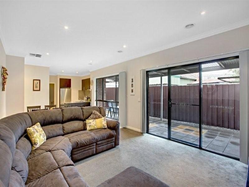 2/27 Dorset Road, Pascoe Vale VIC 3044