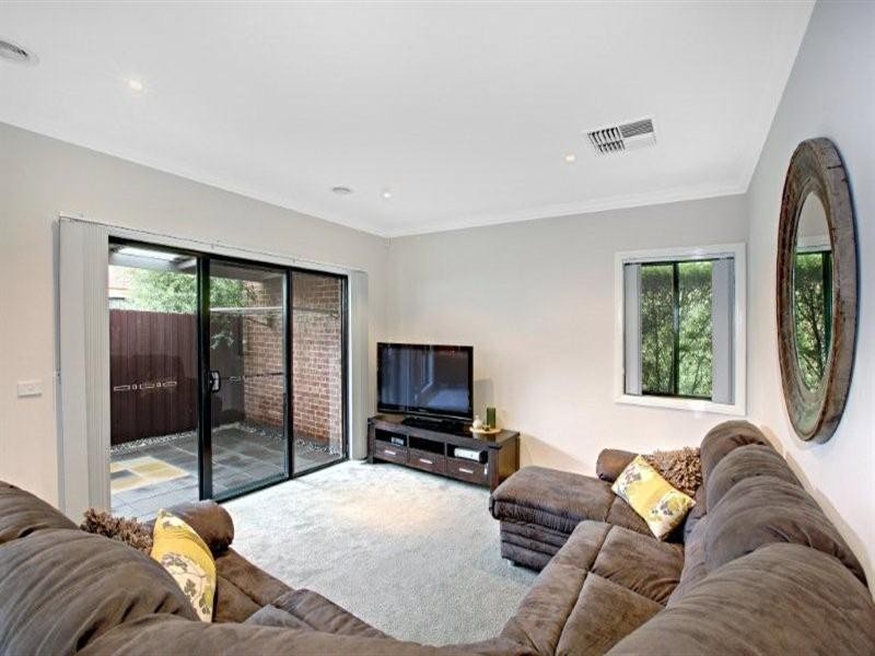 2/27 Dorset Road, Pascoe Vale VIC 3044