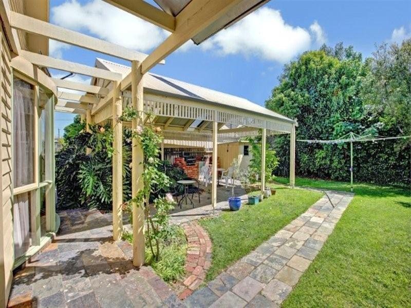 10 Mont Albert Road, Geelong VIC 3220