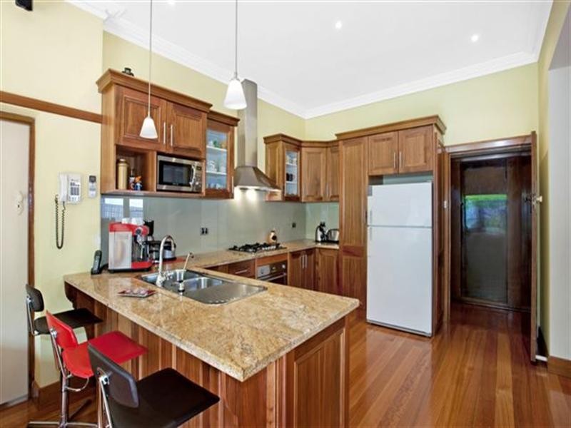 8 Melville Road, Pascoe Vale South VIC 3044