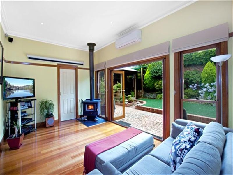 8 Melville Road, Pascoe Vale South VIC 3044