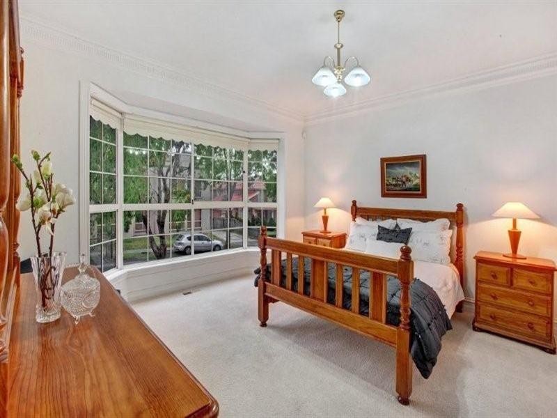 16 Pickersgill Crescent, Roxburgh Park VIC 3064