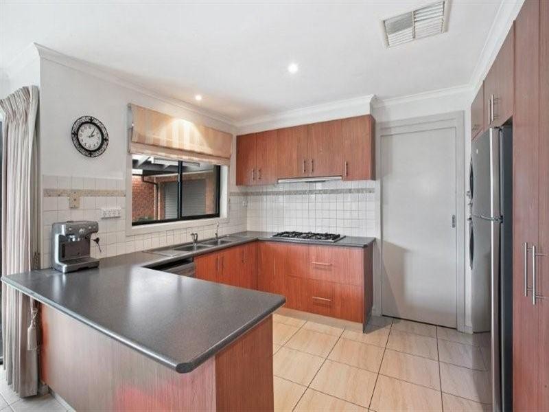 60 Lady Penrhyn Avenue, Mill Park VIC 3082