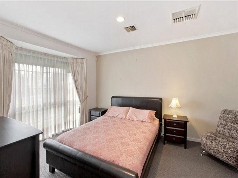 60 Lady Penrhyn Avenue, Mill Park VIC 3082