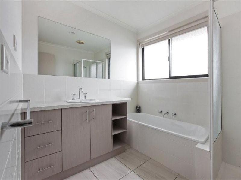 60 Lady Penrhyn Avenue, Mill Park VIC 3082