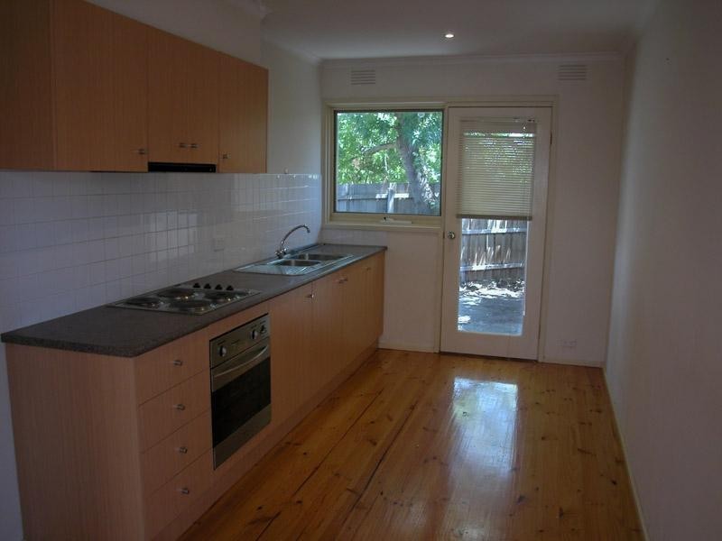 2/87 Purinuan Road, Reservoir VIC 3073