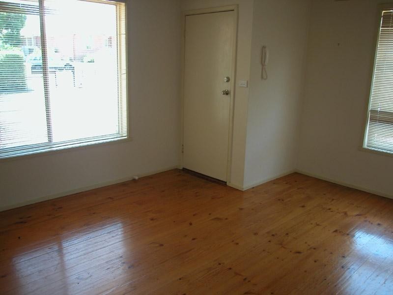 2/87 Purinuan Road, Reservoir VIC 3073