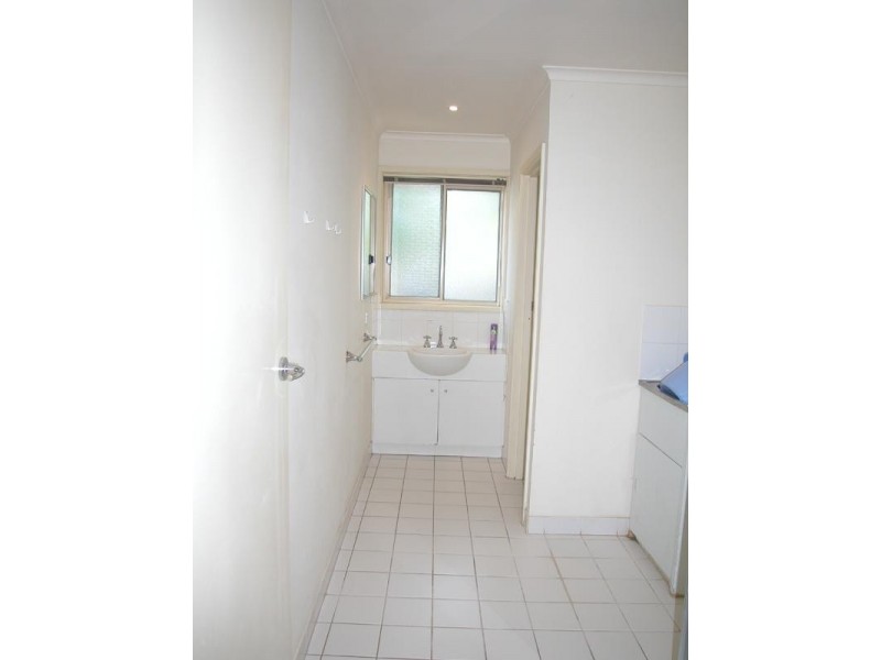 2/87 Purinuan Road, Reservoir VIC 3073