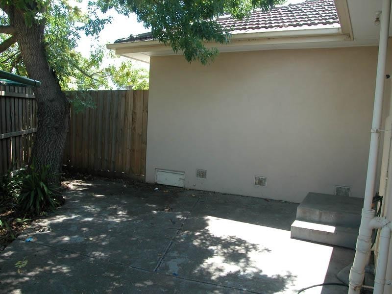 2/87 Purinuan Road, Reservoir VIC 3073