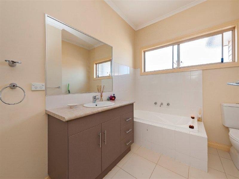 11/3-7 Nerissa Grove, Oak Park VIC 3046