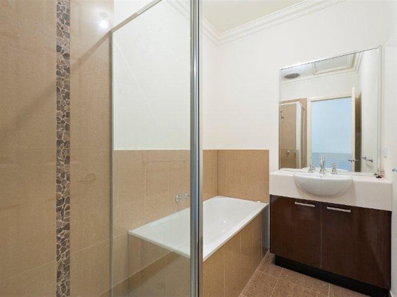 27/5 Delacombe Drive, Mill Park VIC 3082