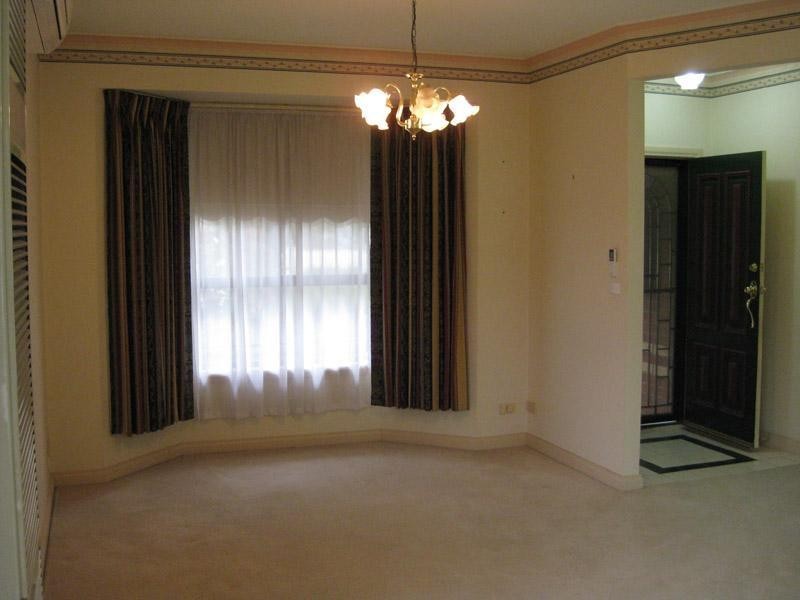 52 Snell Grove, Oak Park VIC 3046