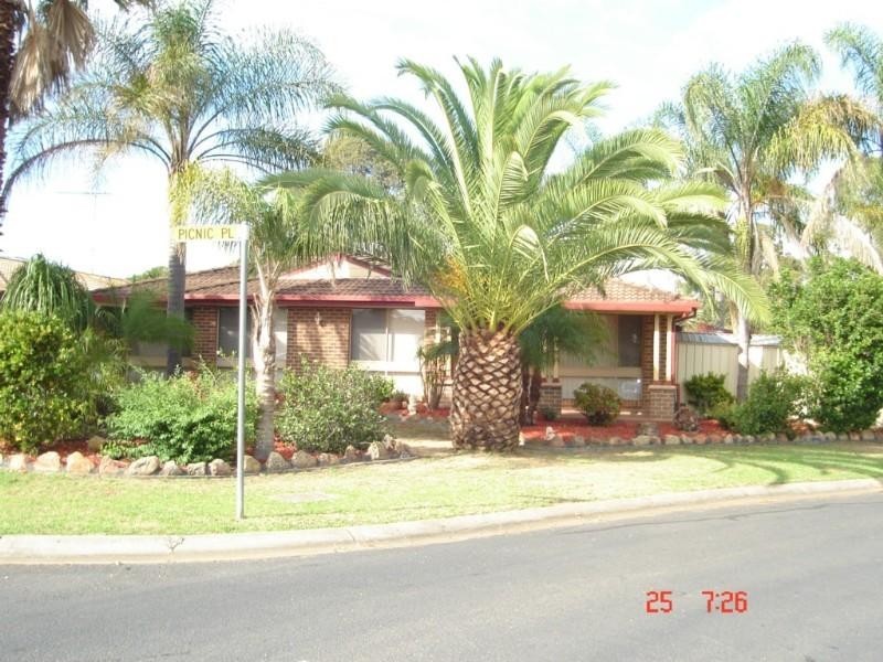 11 Dolphin Close, Claremont Meadows NSW 2747