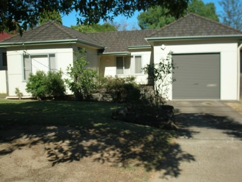 13 Penrose Crescent, South Penrith NSW 2750