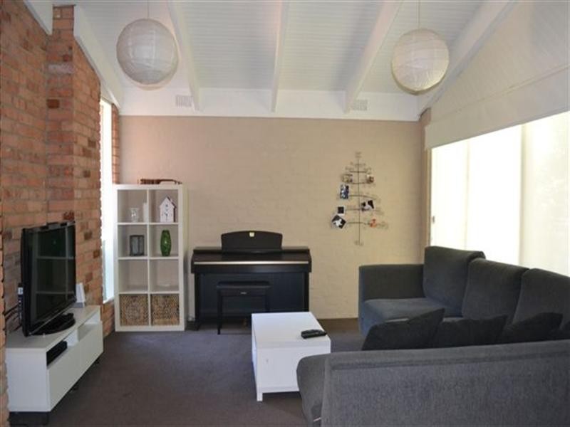 42 Gladstone Street, Briar Hill VIC 3088