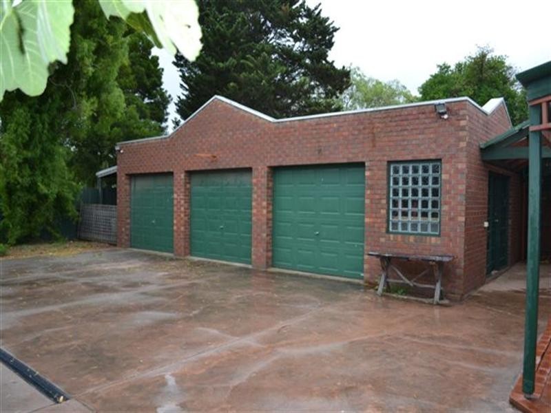 17 Oriel Road, Ivanhoe VIC 3079