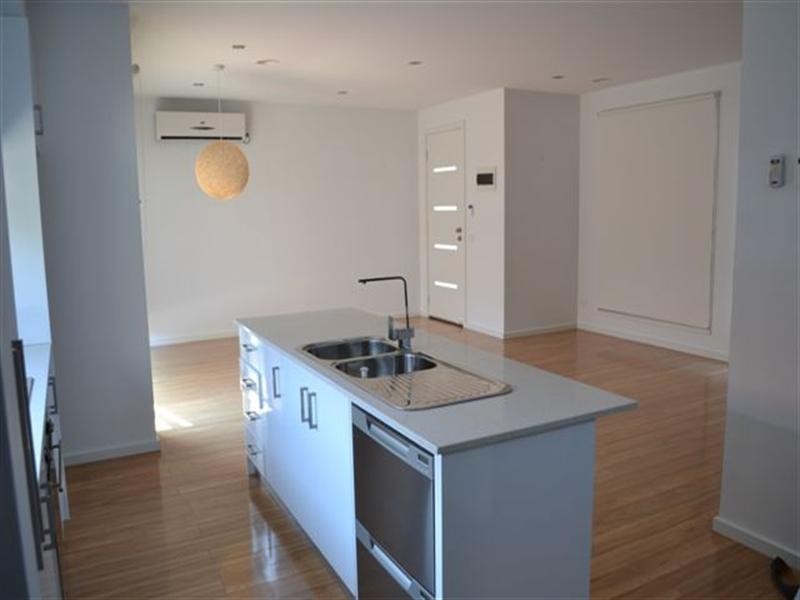 2/115 Waiora Road, Heidelberg Heights VIC 3081